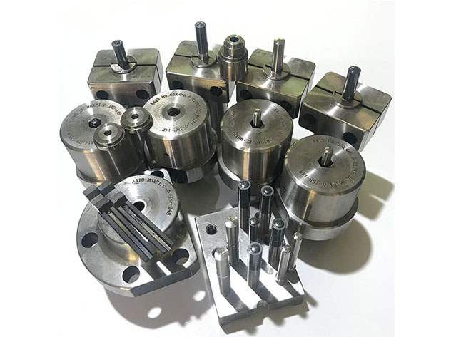Bolt mould